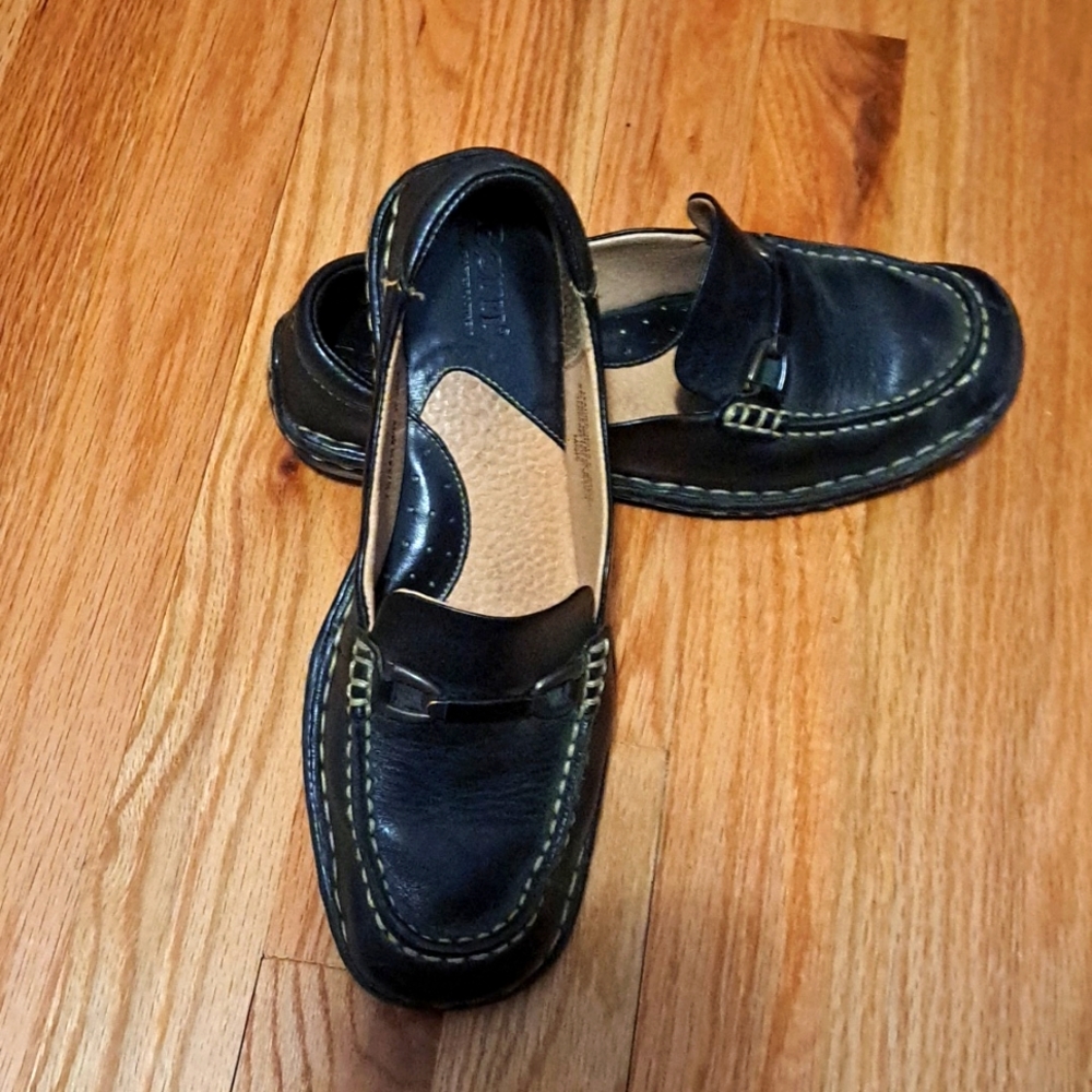Born Size 7.5 Med Width Leather Loafers with Buckle Detail